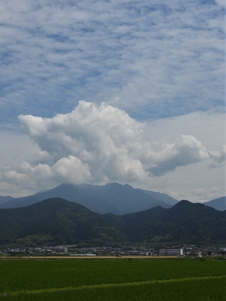 四国山地　雲涌く一日