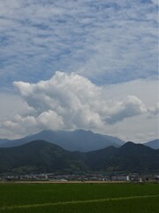 四国山地　雲涌く一日