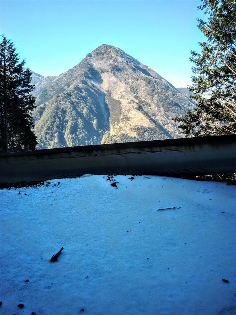 山岳路　雪と四国山地