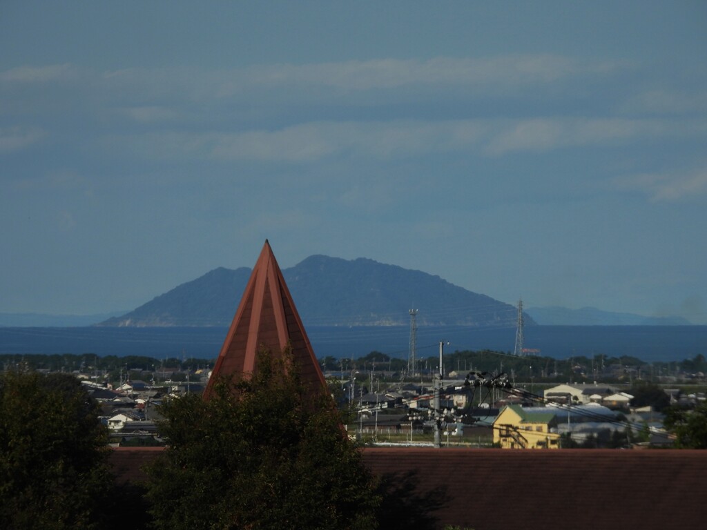 尖がり屋根　燧灘