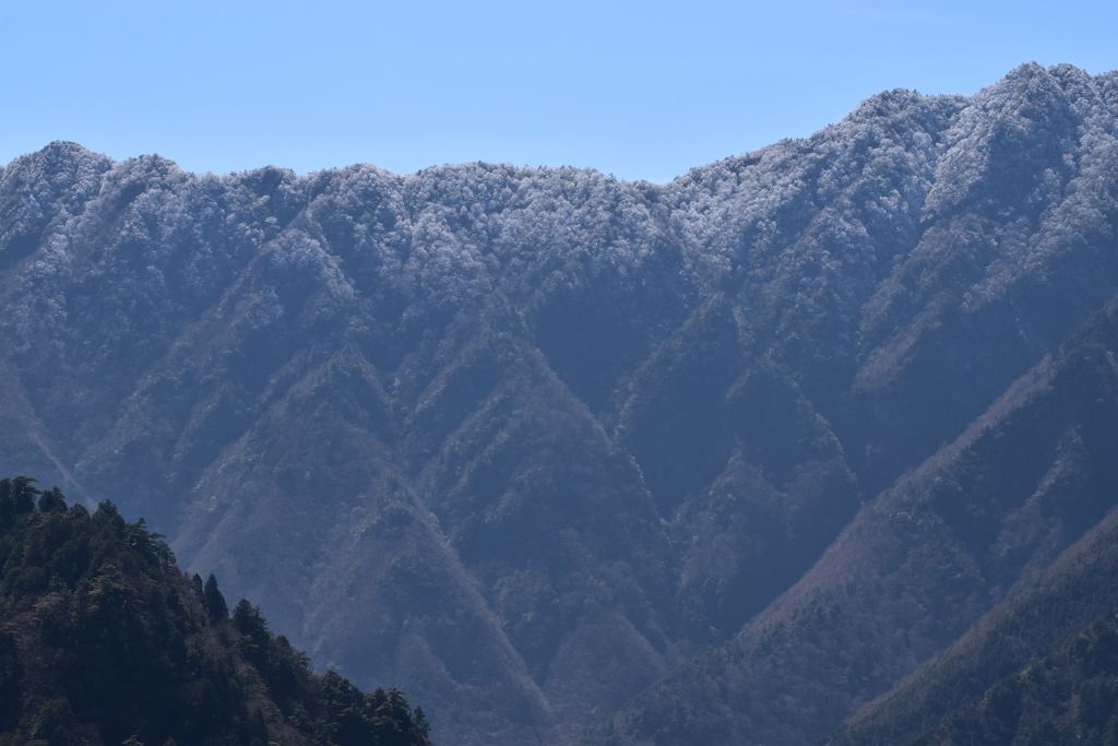 着氷　そして　四国山地