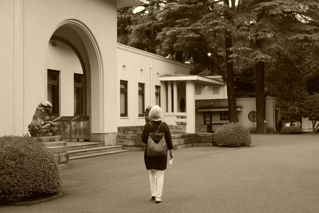 「東京都庭園美術館」をセピアで撮る。