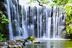 ① 人工滝ですが・・・