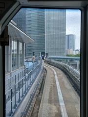 「ゆりかもめ」の先頭車両からの景色です。