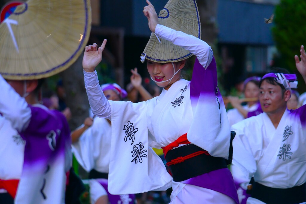 優雅な女踊りを・・・