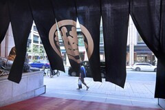 お店の外は、猛暑です。
