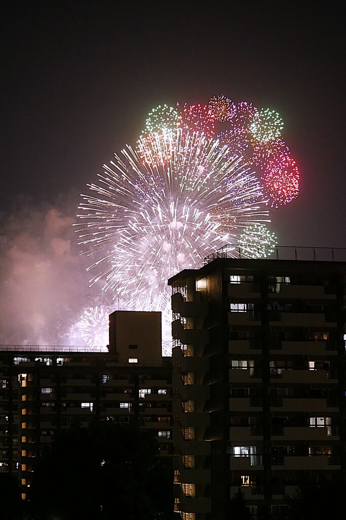 ③ 遠くで花火が・・・