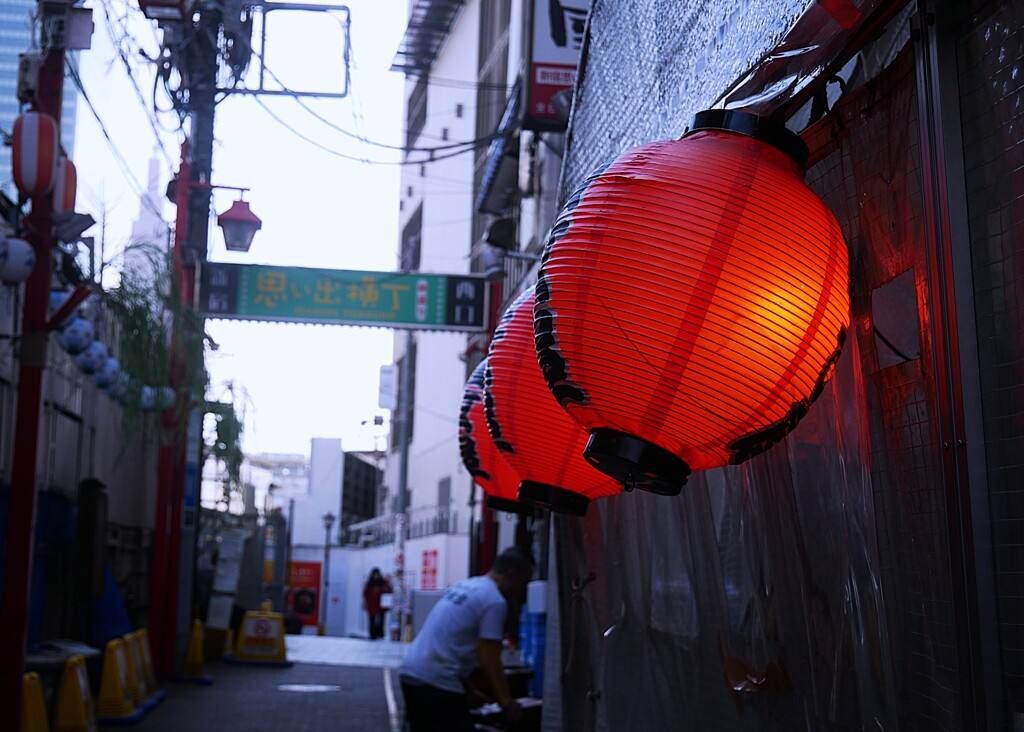 ② 昼時の「新宿西口 思い出横丁」にて
