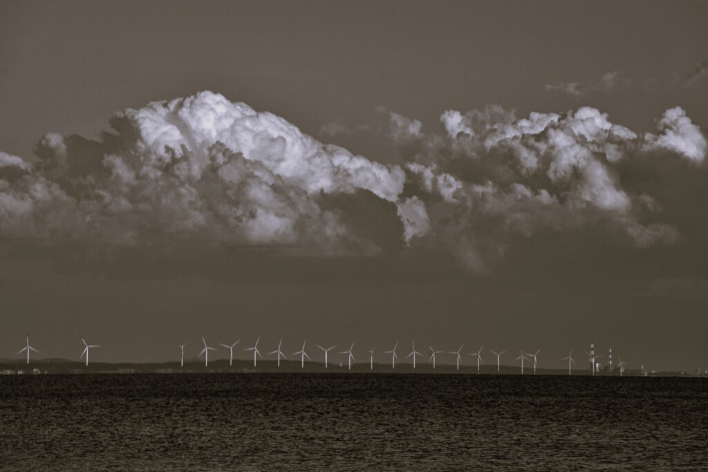 白雲が湧く故郷の空