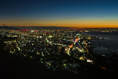 街の夜明け