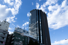 ビルと空