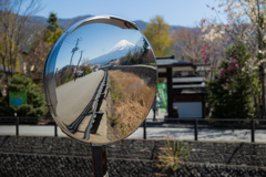 鏡越しの富士山