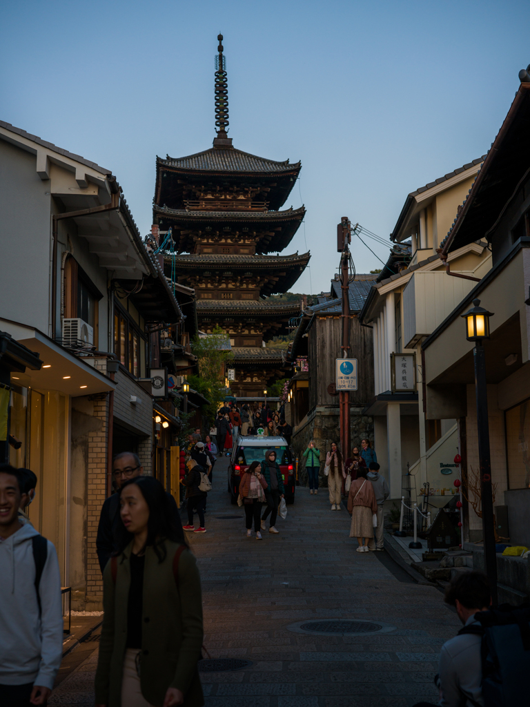 順光の八坂の塔