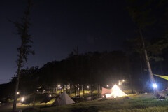 テント村の夜