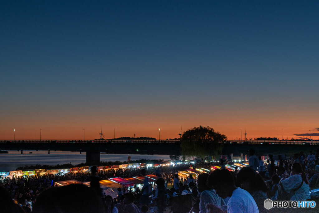 花火大会の夕暮れ