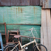 トタンと木板と自転車