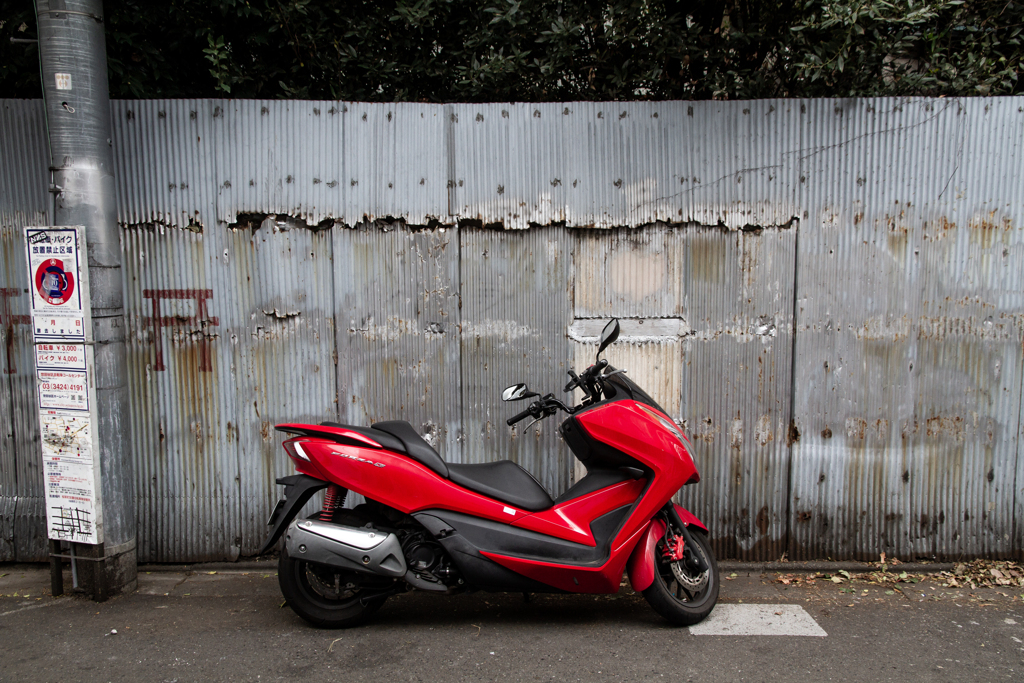 赤いバイク