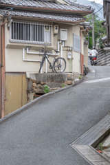 坂の途中の自転車置き場