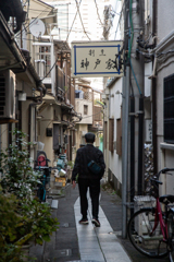 路地をゆく