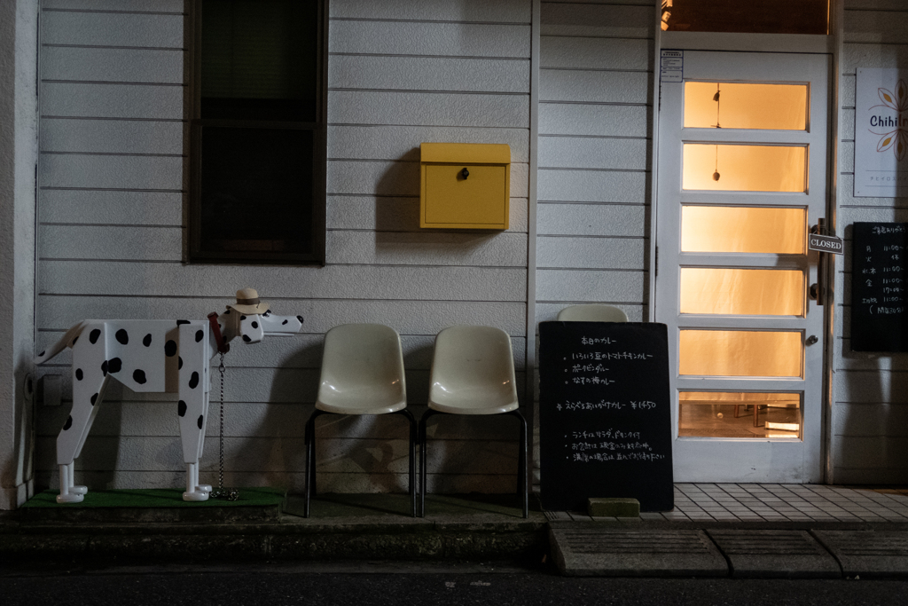 イヌのいる店
