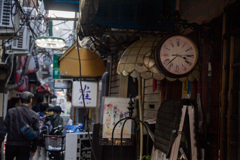 路地、午後3時37分