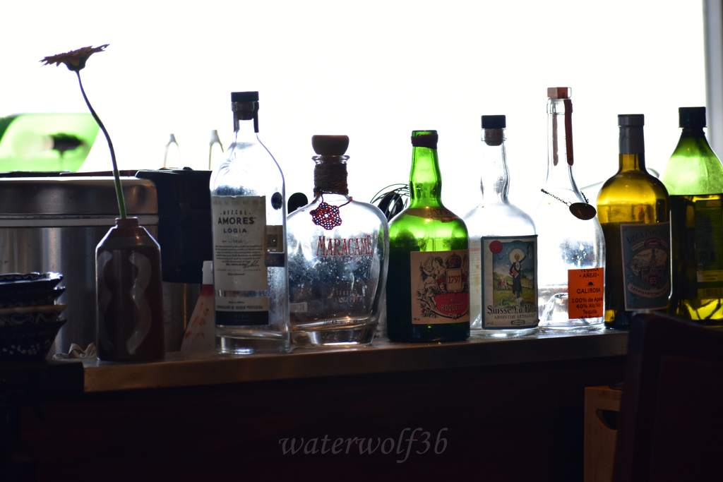 カウンターの酒瓶