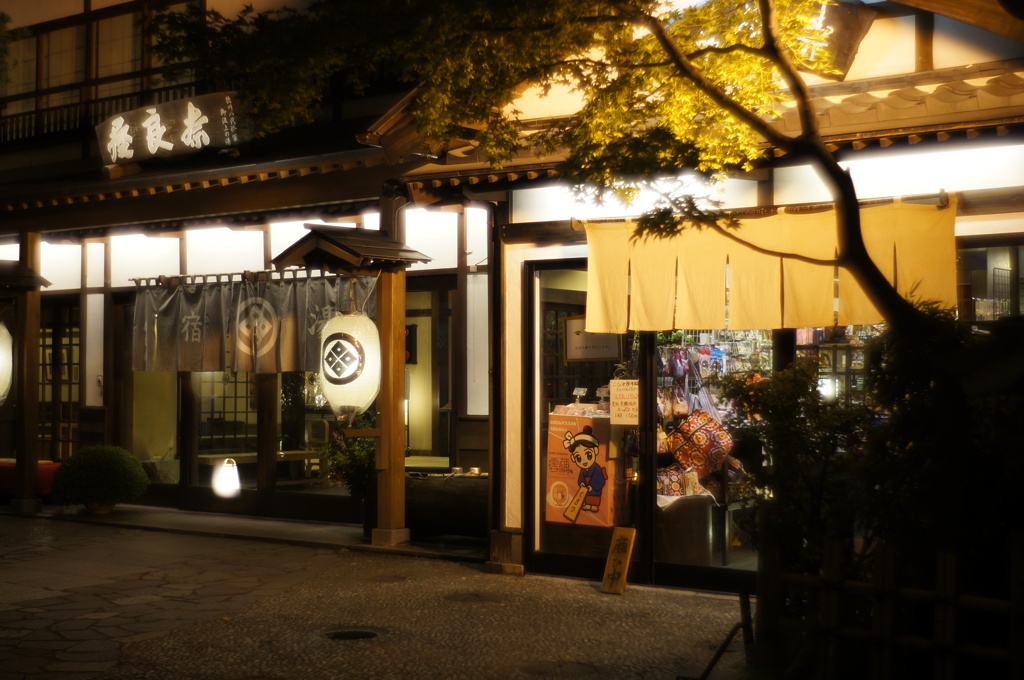 在りし日の草津温泉　ズミルックスM 35mm F1.4 開放