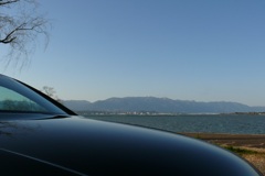 ボンネットと琵琶湖