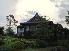 寺院の朝