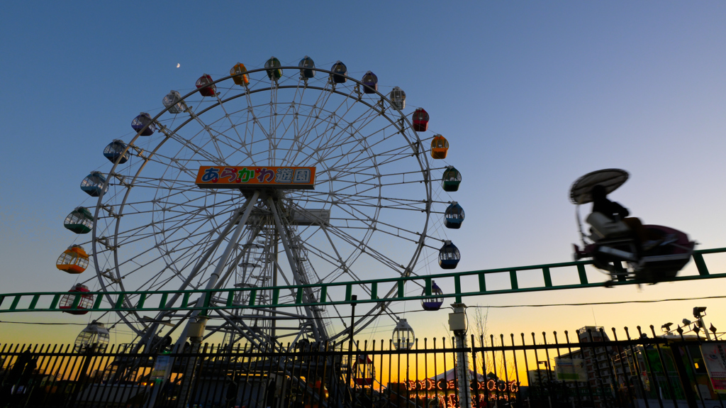 159　月と観覧車を眺めながら　空中散歩