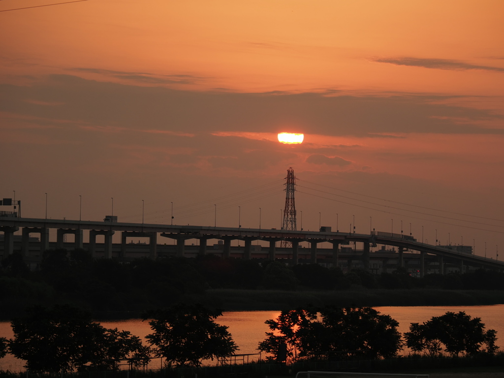 荒川の夜明け