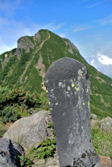 中岳山頂からの阿弥陀岳遠望