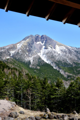 残雪残る日光白根山
