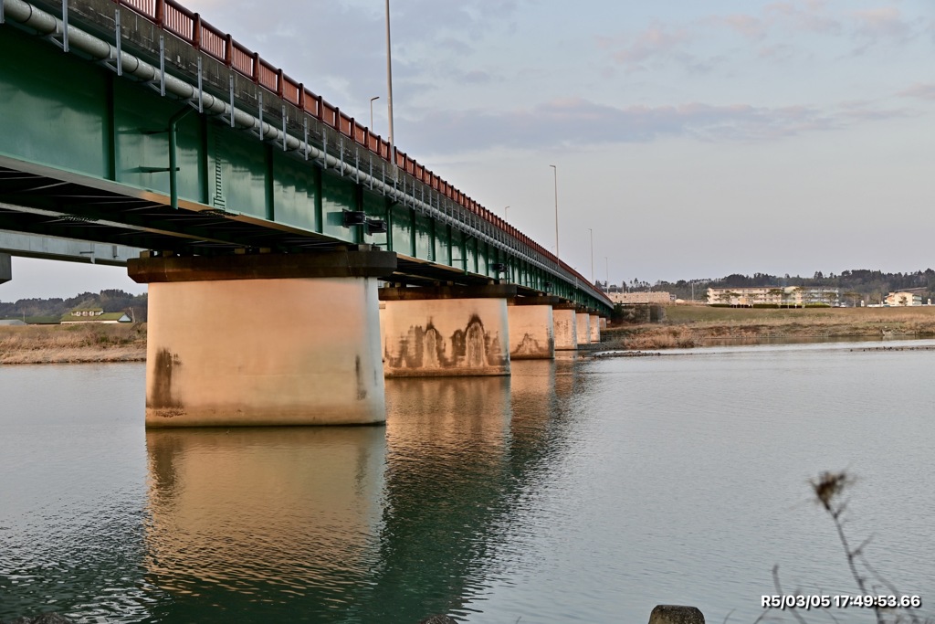 夕陽に照らされた小丸橋