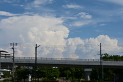 雲をさす飛行機