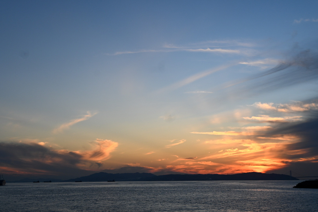 夕日海上にて
