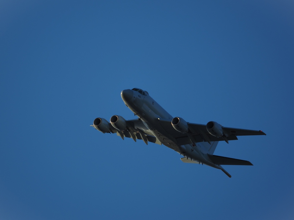 わが家上空　帰宅したらば旋回がうるさくて