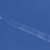 夏空　飛行機雲