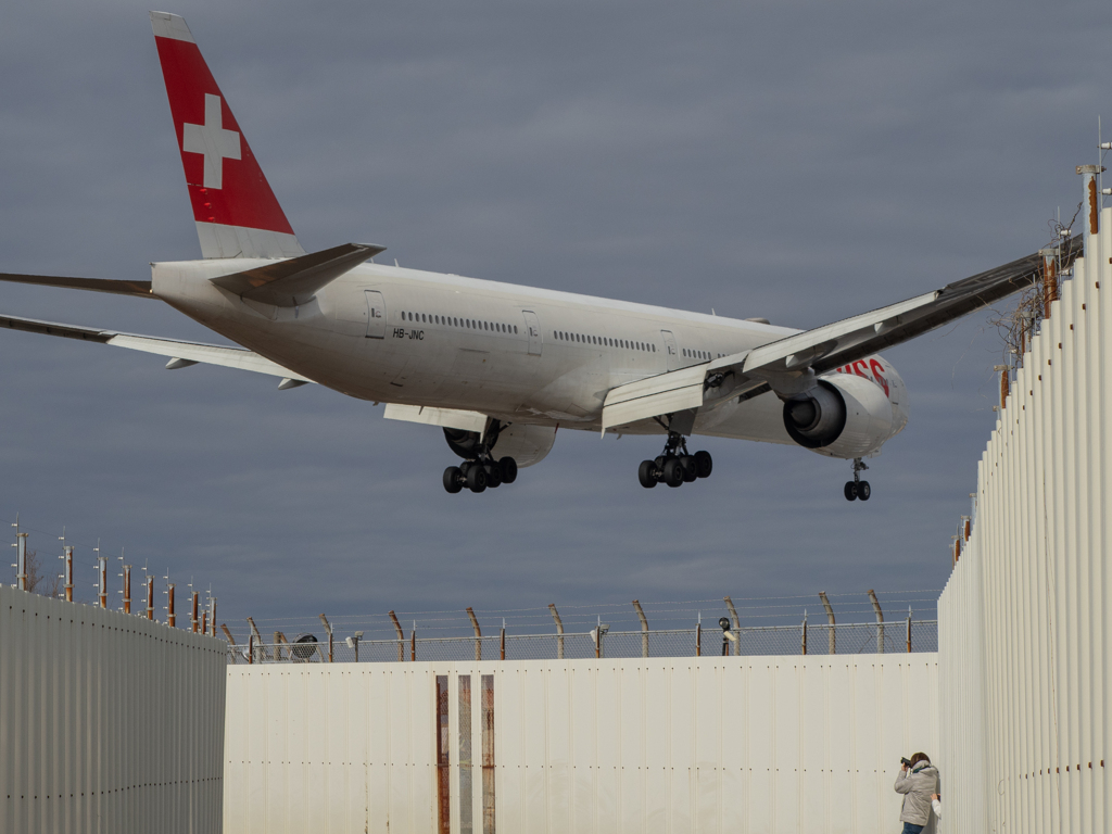 SWISS AIR　白と赤