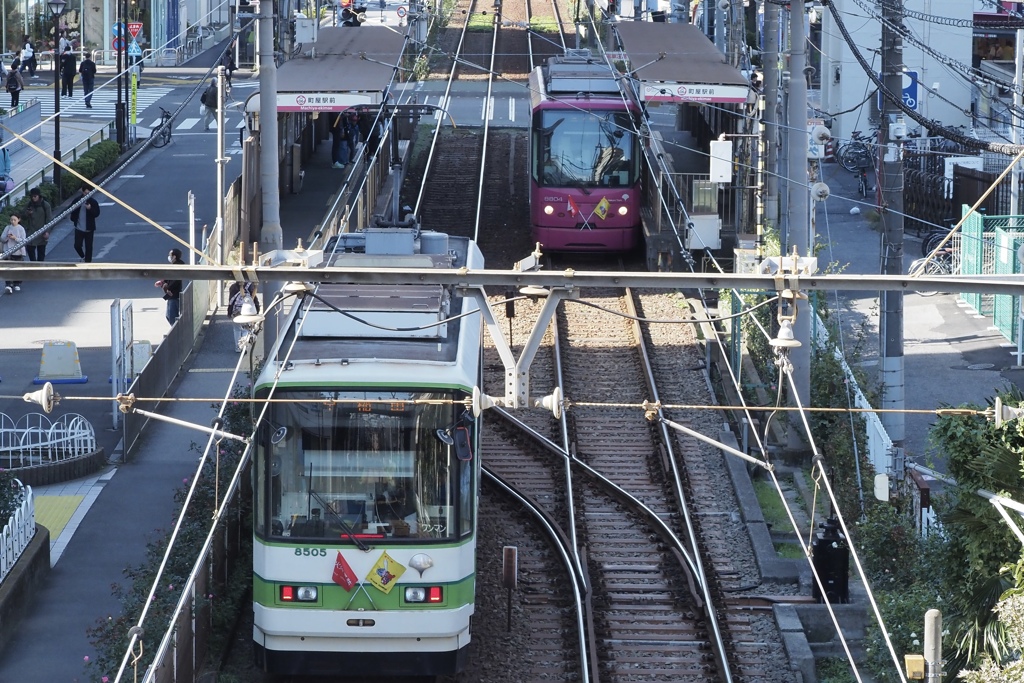 町屋駅のホームって