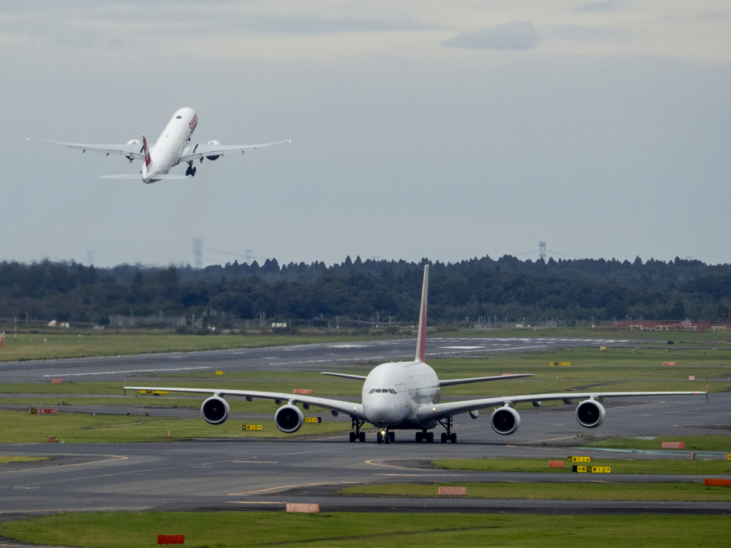 離陸と到着　堂々のA380