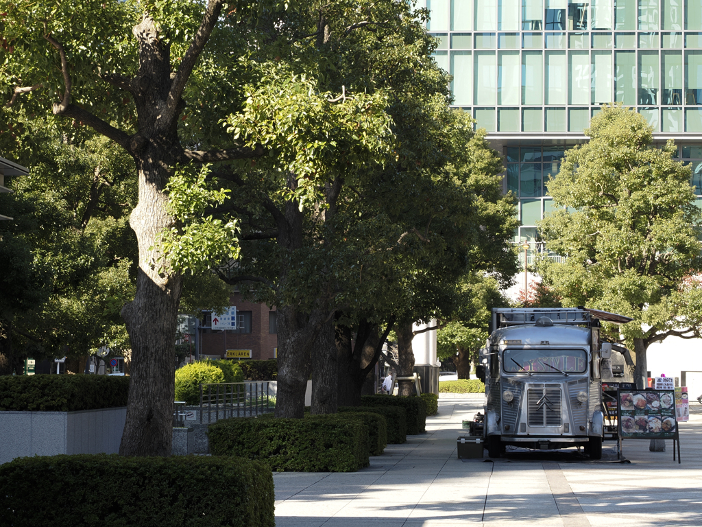 キッチンカー　開店前の静かな時間