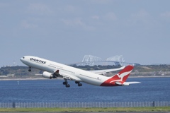 昨日の羽田空港・Qantas A330-303