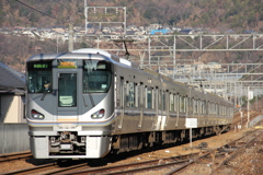 225系