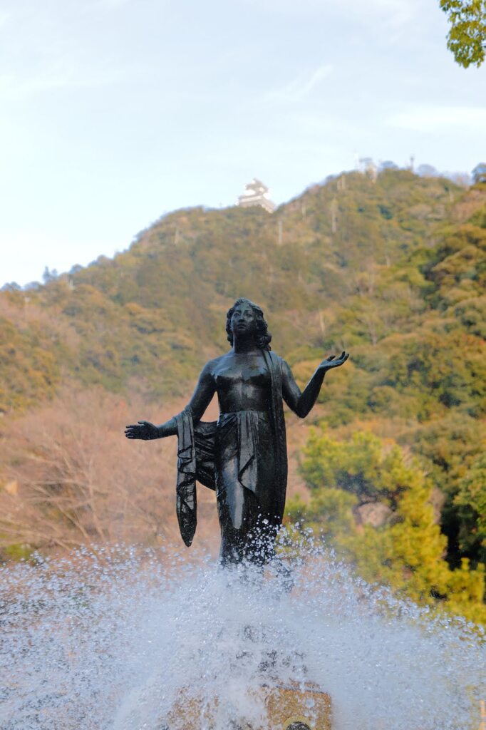 噴水と岐阜城