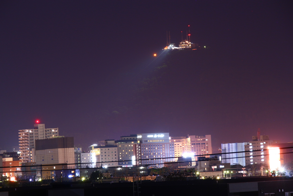 家の窓から撮る函館山夜景