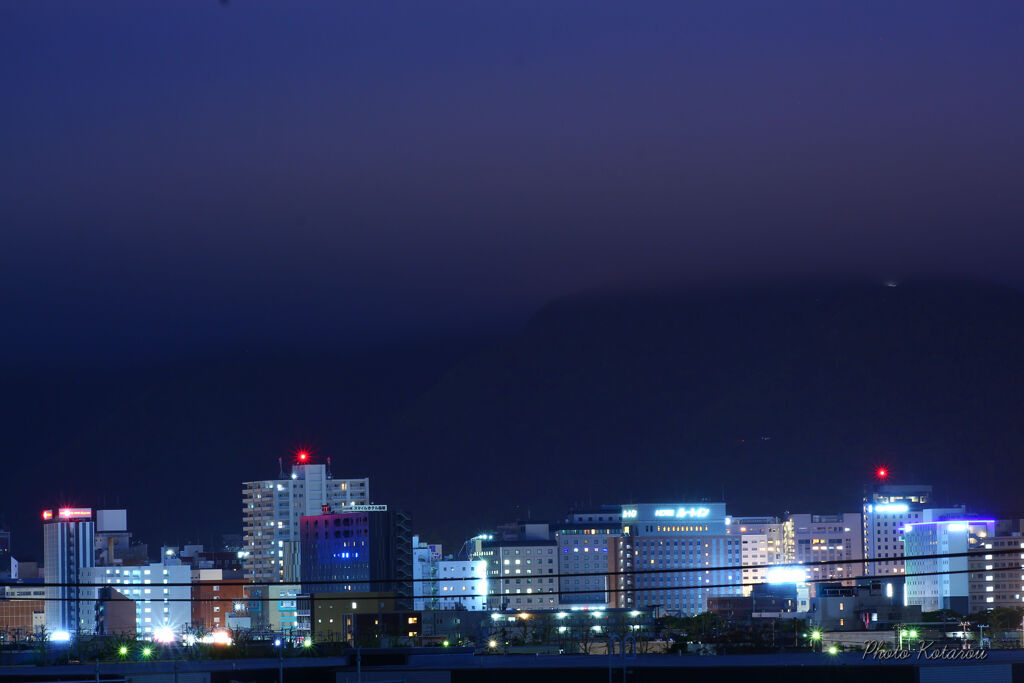 家の窓から見える夜景