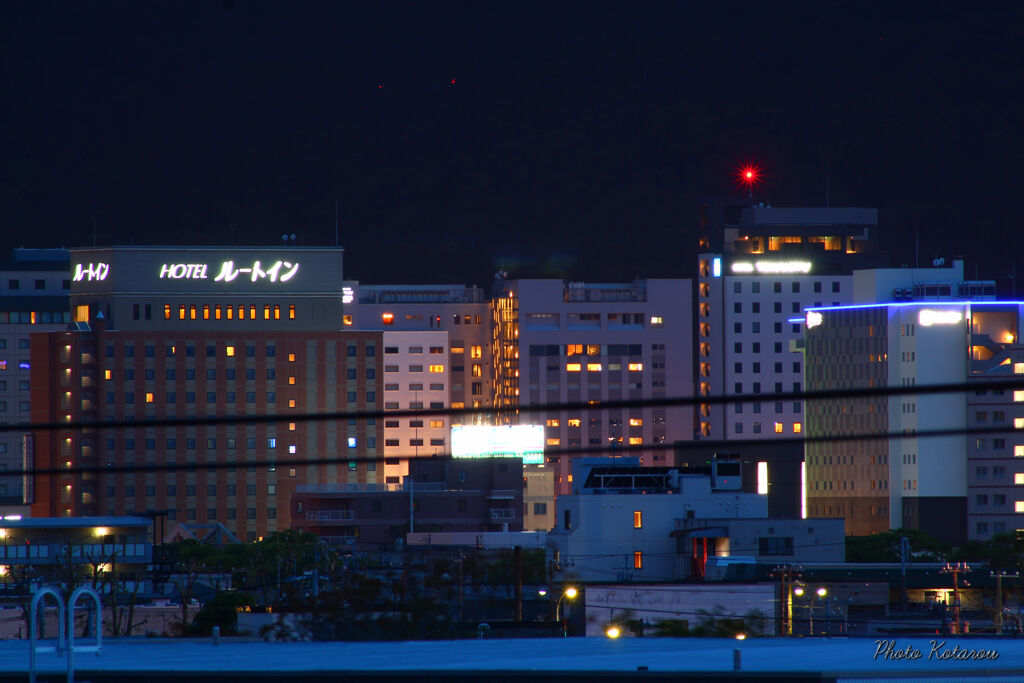 家の窓から見える夜景