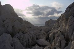 【白崎海洋公園】白岩間の薄明光線