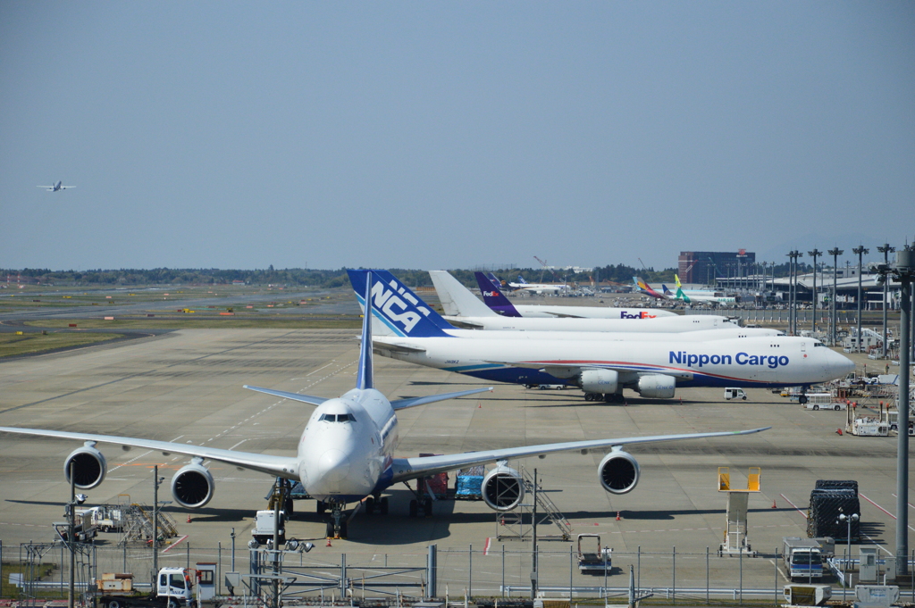 空に！